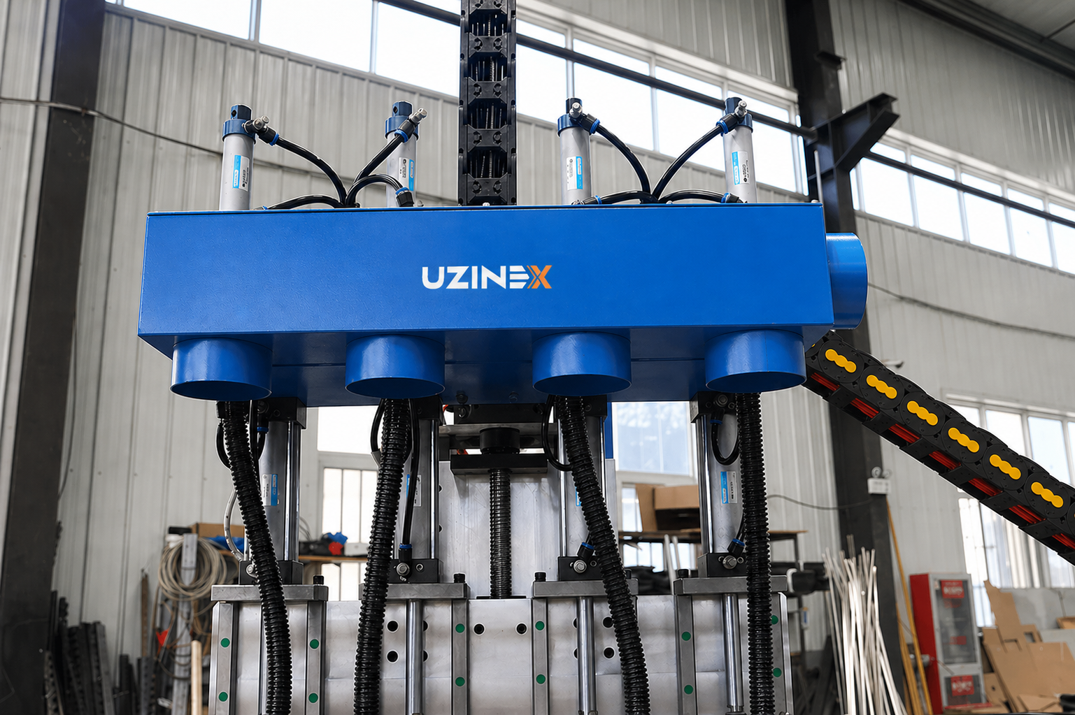 Router CNC cu 4 procese multihead și dispozitiv rotativ — detaliu