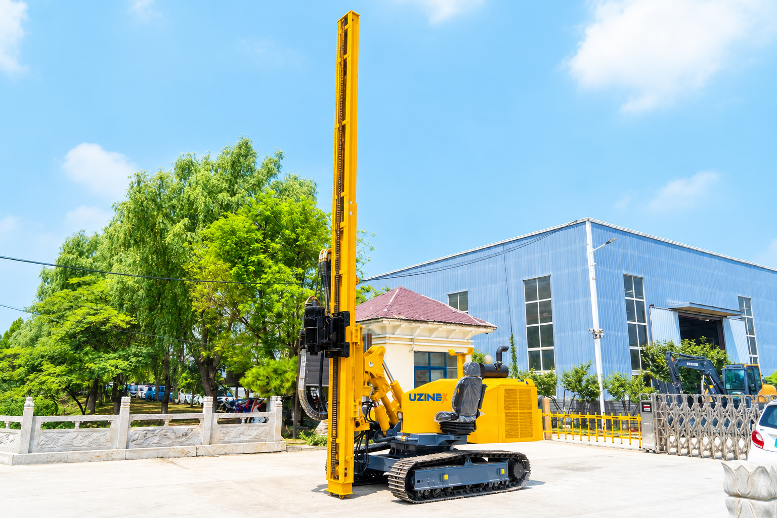 Batător stâlpi hidraulic pe șenile UZX-HWL-500R