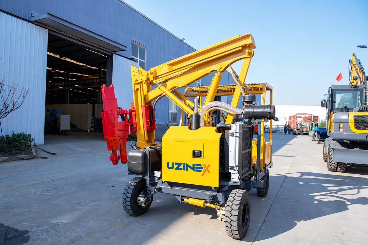 Wheeled post driver for guardrails and fences, UZX-HWH-380D