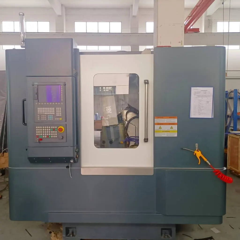 Mașină de danturat CNC cu freză melc și comandă Siemens Sinumerik 828D